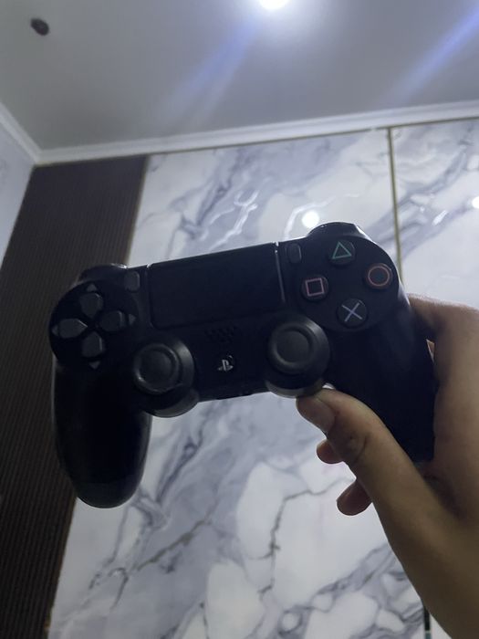 Пс 4 2 джостика 2 игры торг есть!!