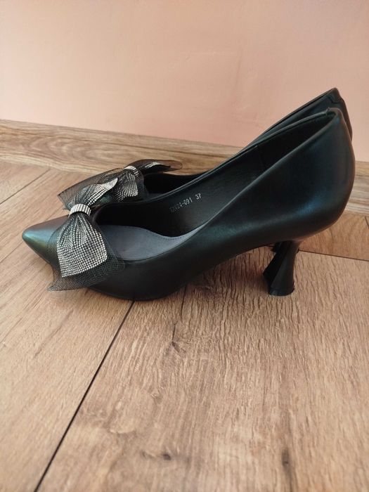 Дамски обувки с ток