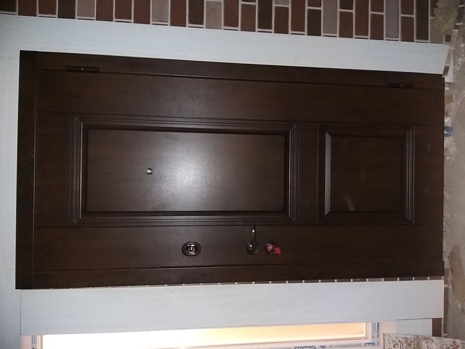 Установка входных дверей