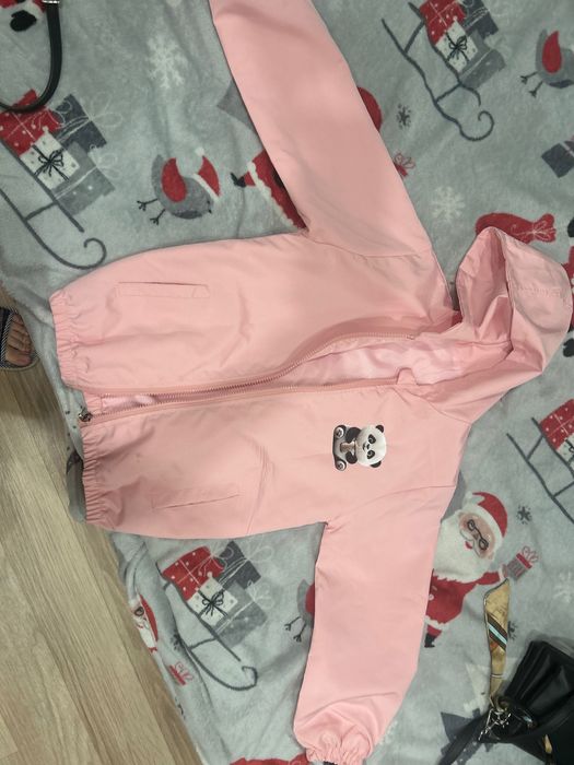 Продам ветровку на девочку