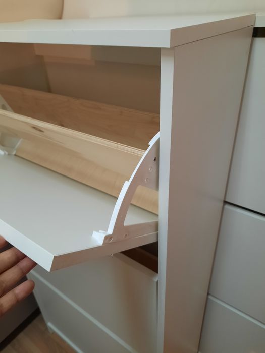 Обувница, галошница.