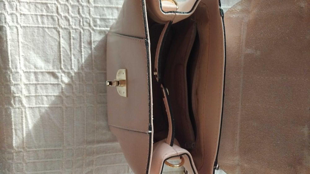 Стилна дамска чанта