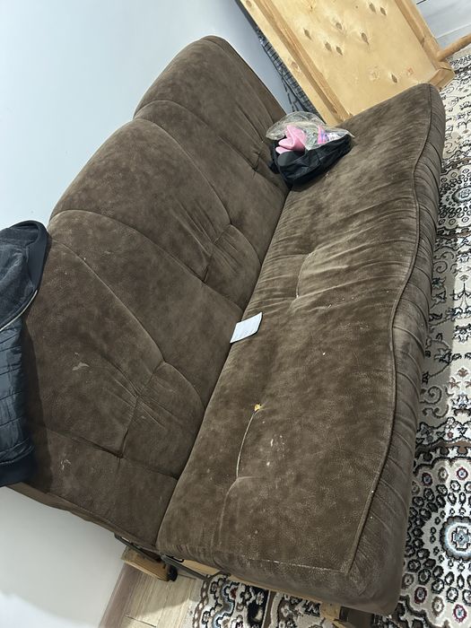 Диван старый коричневый