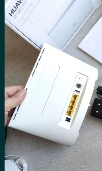 Huawei B525 LTE 4G Wi Fi dual band router slot SIM-liber de rețea Targu ...