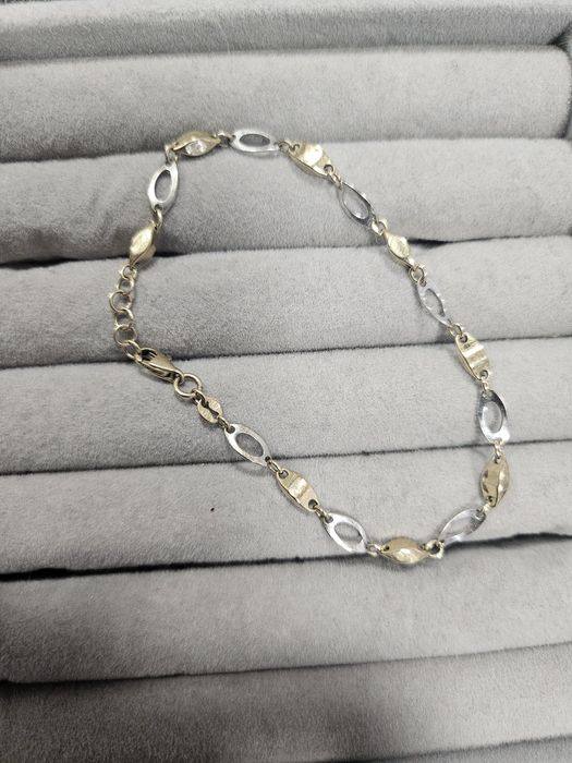 Златна дамска гривна