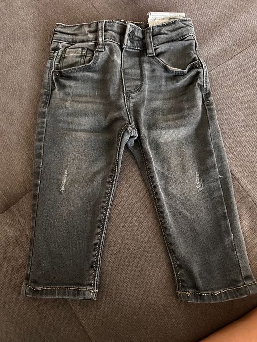 Дънки Зара за бебе момиче 6-9 месеца по 15 лв броя