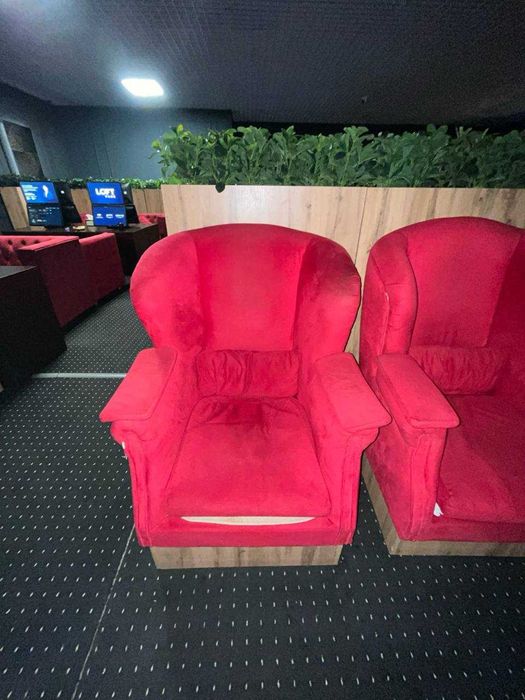 Диван и кресла красные