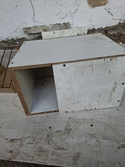 Кормушка и домики для кроликов