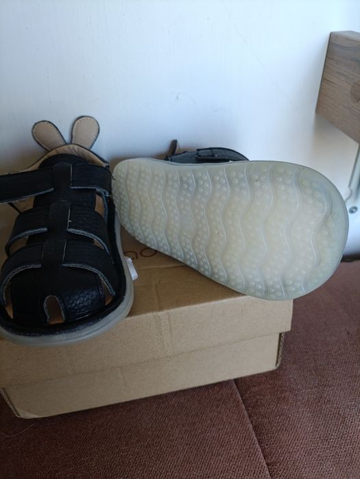 Детские сандалии