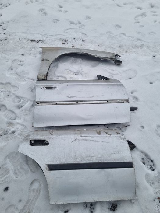 продам двери и крыло