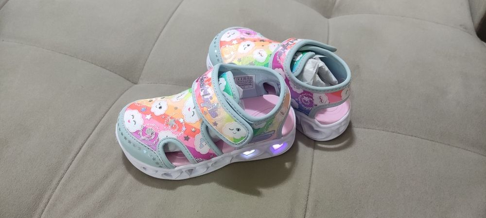 Skechers светещи