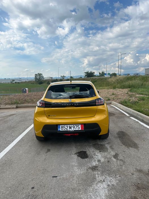 Peugeot e208 2021
