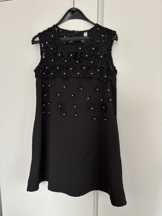 Черна рокля с перли