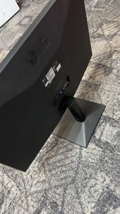 Vand monitor LG 75 hz