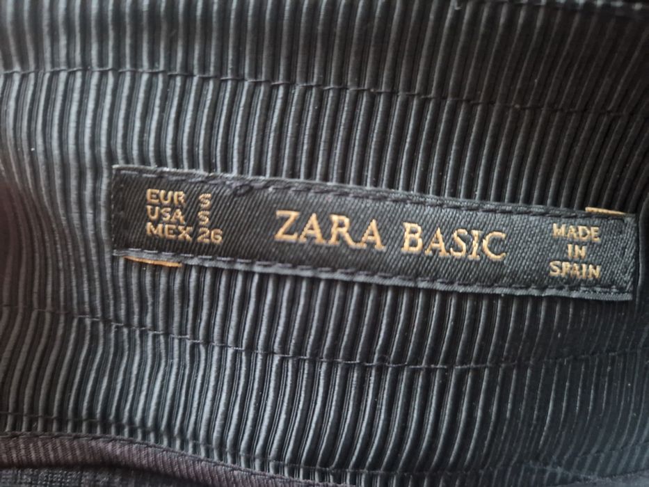 Fusta scurta eleganta cu pliu in fata Zara mas S