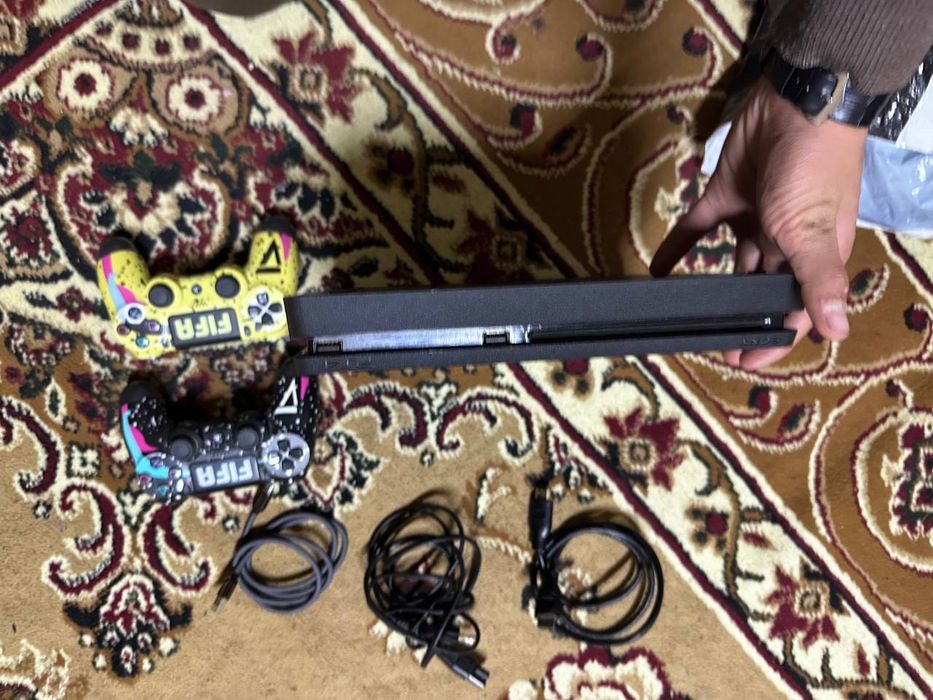 Playstation 4 slim 1terabaytli xolati ploplombasi joyida