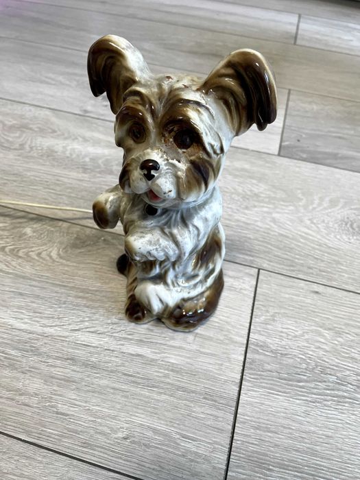 Порцеланова нощна лампа куче.