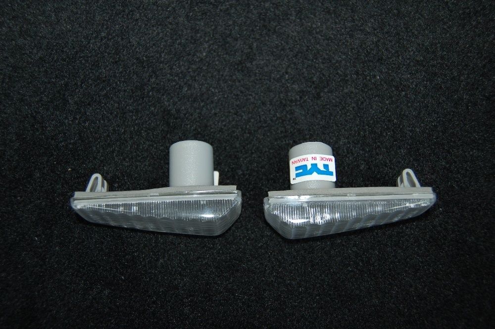 Мигач към калник на Мерцедес W124 -оранжеви/бели