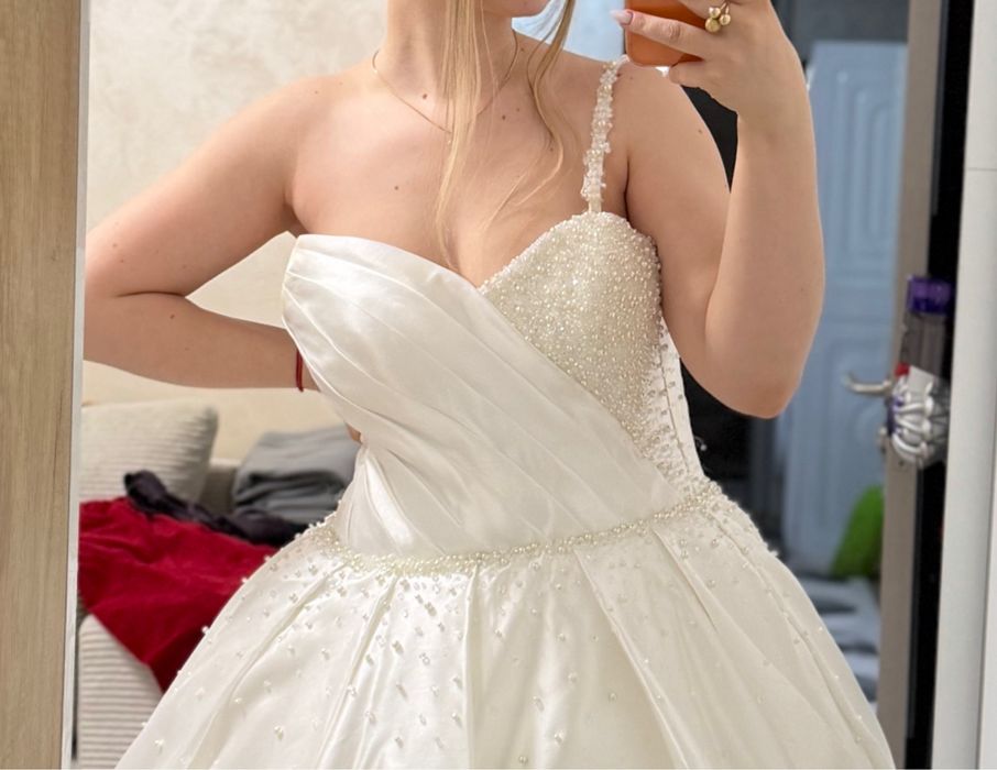 Rochie mireasa cu trena