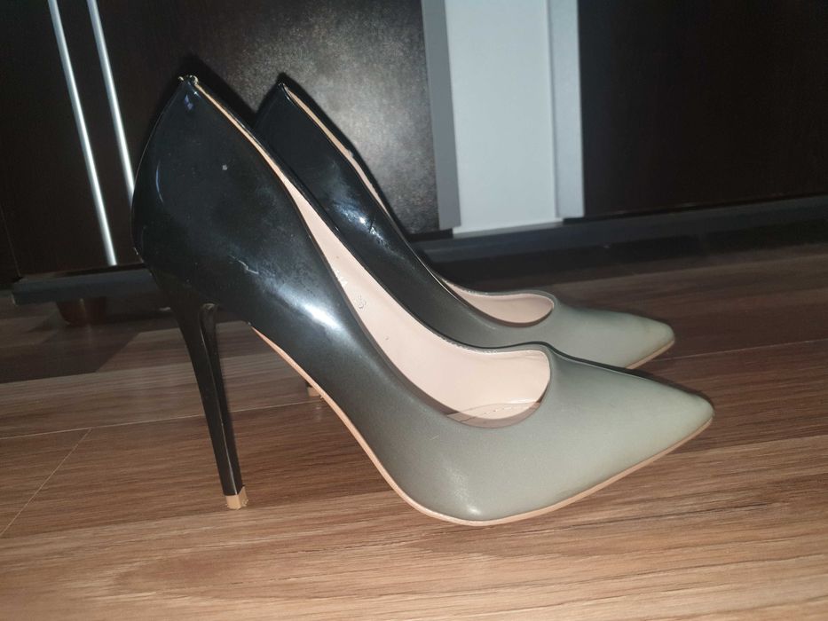 Pantofi gri marimea 37