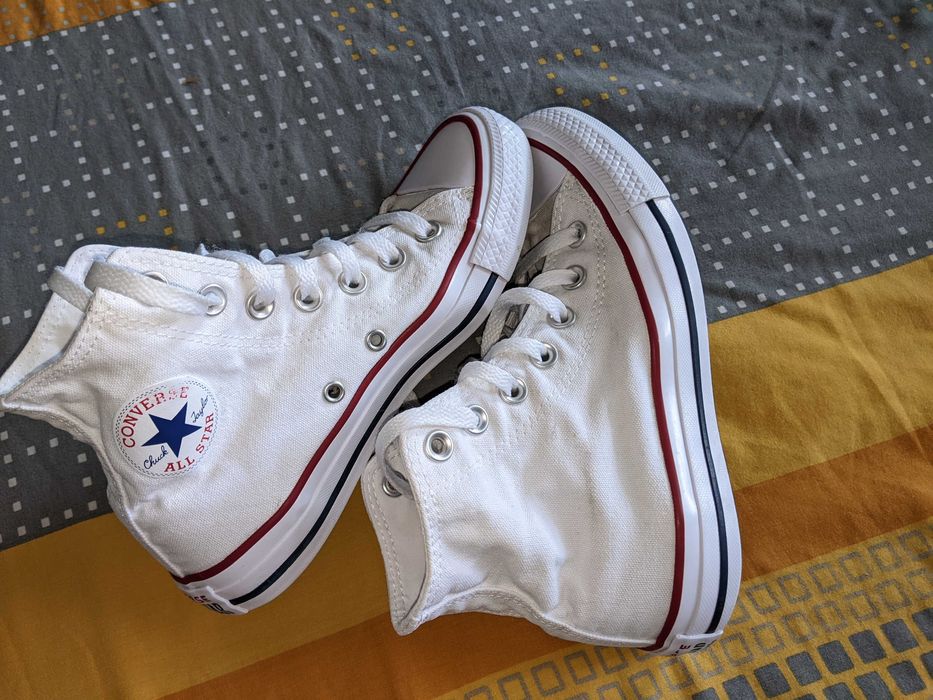 Бели класически кецове Converse