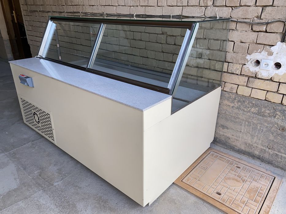 Продается Витринный Холодильник