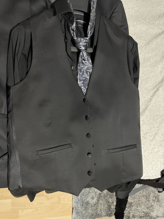 Костюм за официални събития