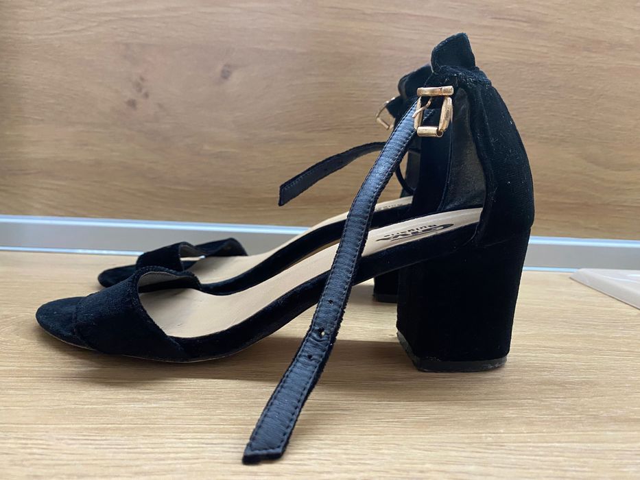 Дамски черни сандали