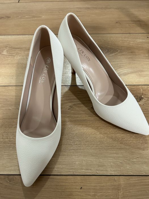 Pantofi albi noi stiletto 39
