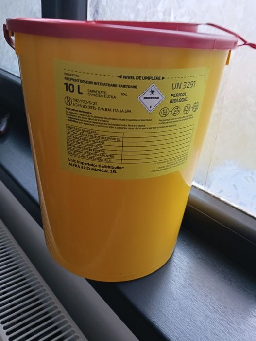 60 Recipiente noi din Plastic cu capac volum 10 Litri pentru Deșeuri Medicale