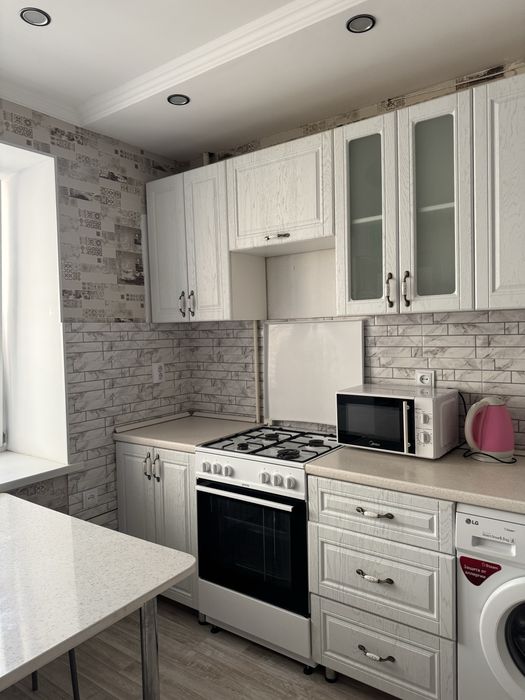 Посуточно 12 мкр