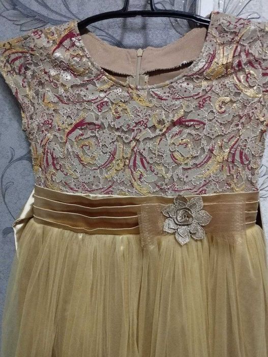 Продается платье на девушку.