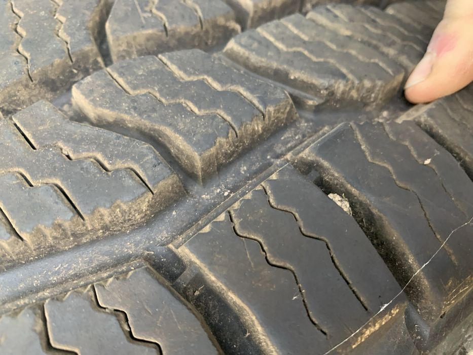 Vand cauciucuri cu tot cu jante jeep cheroke