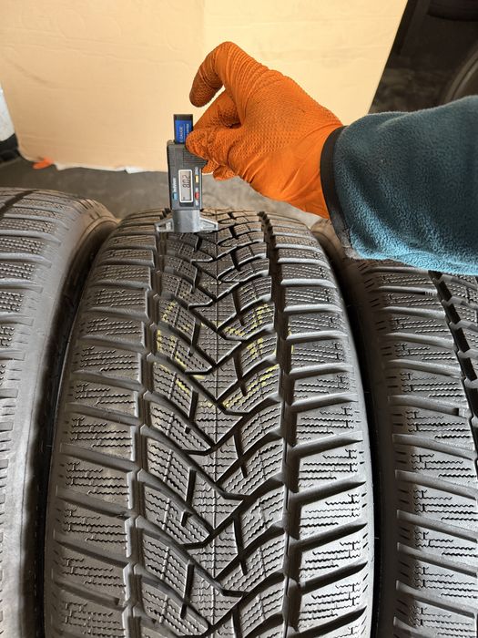 4 anvelope iarna ca NOI 235/45/18 , Dunlop , 8 mm !