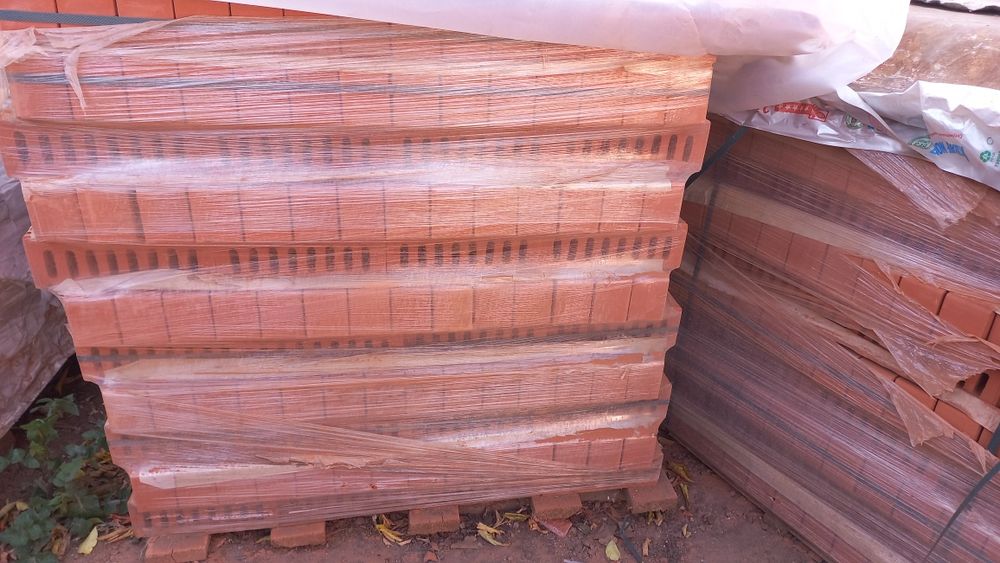 Кирпич облицовочный 690 шт.