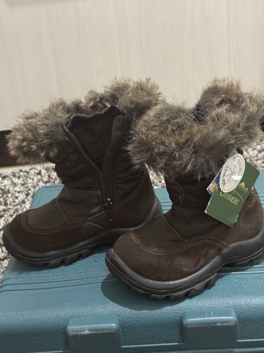 продам детсские сапоги на девушку 4-5 года
