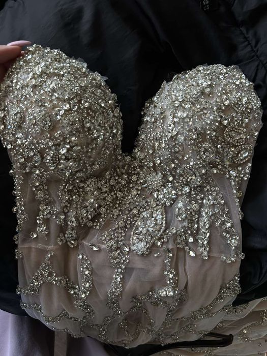 Абитуриентска рокля -пепел от рози