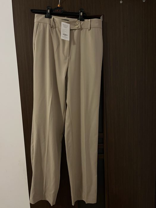 Pantaloni bej , eleganti, noi