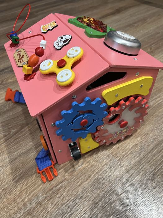 Бизиборд  домик