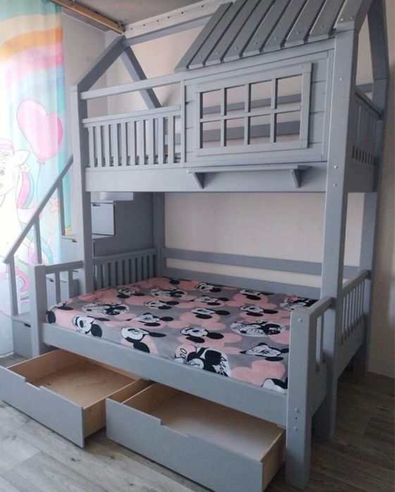Детская кровать с матрасами