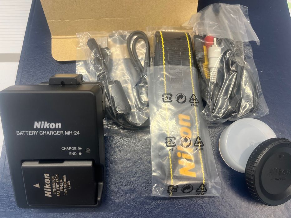 Nikon D5200 + Obiectiv Nikon AF-S DX Nikkor 18-55mm VR II – Kit complet