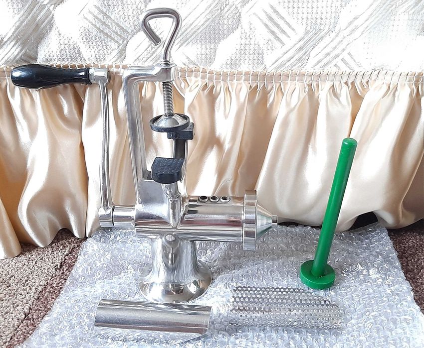 Ръчна сокоизстисквачка от неръждаема стомана.