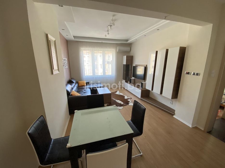 Дава се под наем Тристаен апартамент в София, Център - 82 кв.м за 947.58 € - Снимка #4