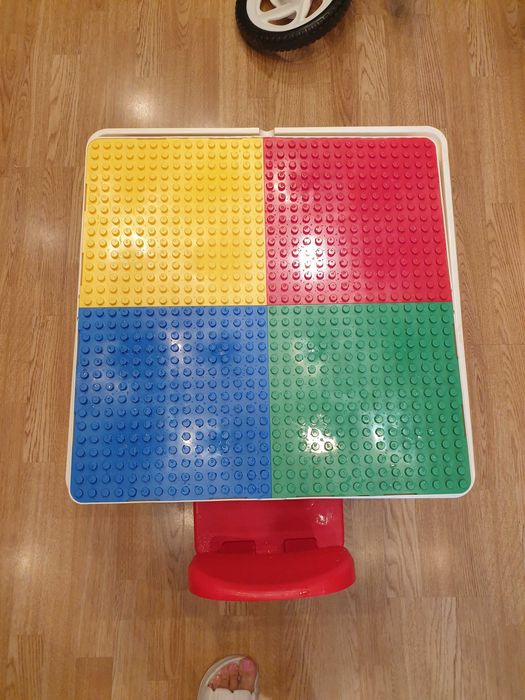 Masuta cu scaun si piese Lego pentru fetite sau băieți ieftină
