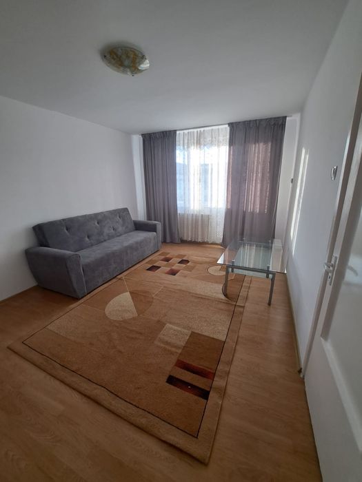 Inchiriez apartament