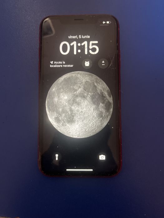 Vând Telefon iPhone ESTE un pic a spart display-ul funcționează tot