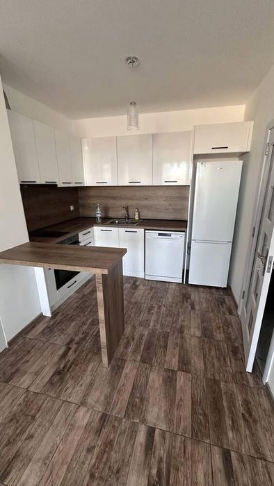 Дава се под наем Двустаен апартамент в Бургас, Изгрев - 70 кв.м за 561 € - Снимка #1