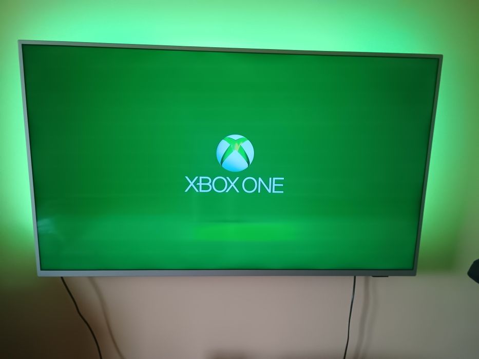 Consola Xbox One vine cu joc Minecraft