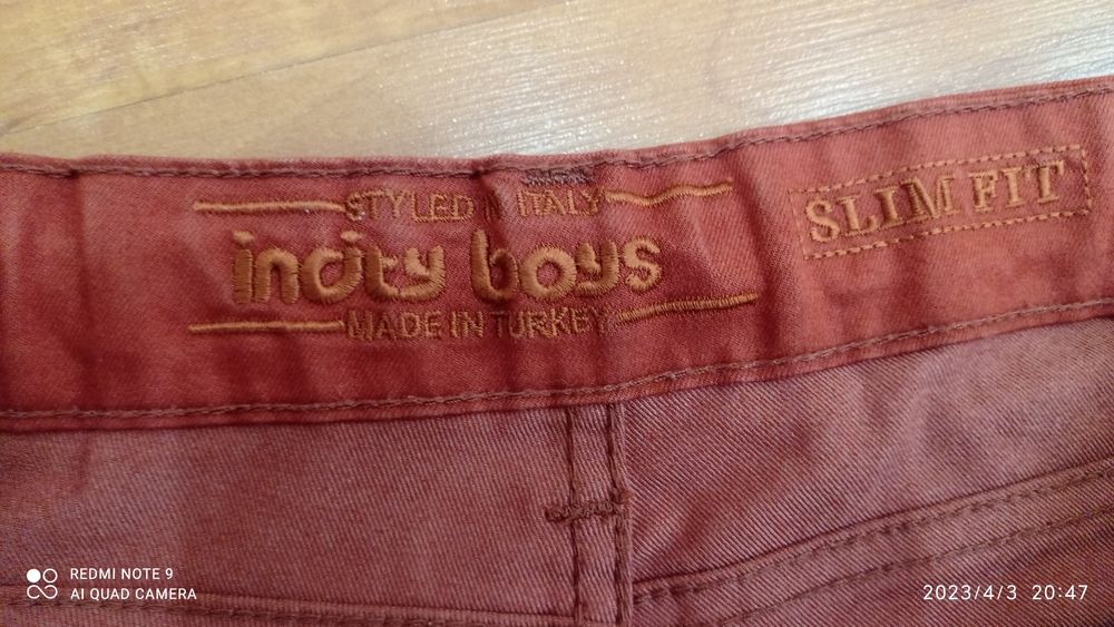 Мужской джинсы. Для подростков.