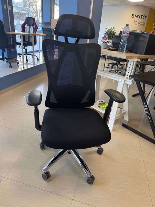 Чисто нов ергономичен офис стол с подглавник – купен преди месец